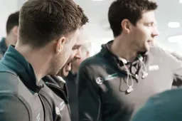 Video: Mercedes start voor het eerst de motor van 2017!