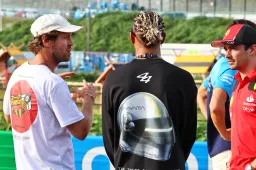Vettel toch naar Mercedes? 'Hij wil Schumacher achterna'