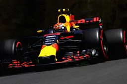 Uitslag VT2 Baku: Verstappen snelste man en gecrasht!