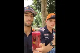 Video: Verstappen en Ricciardo hebben weer lol in Maleisië
