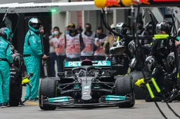 Hamilton blames himself for late tyre change: 'Risky'