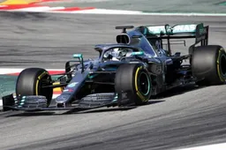 Géén straf voor Lewis Hamilton na te langzaam rijden bij safety car situatie