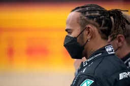 Hamilton reageert op spottende Ecclestone: ‘Hij heeft gelijk’