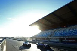 Doornbos samen met Verstappen Red Bull-collega op het sneeuw in Zandvoort!