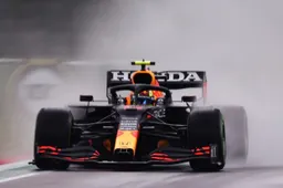 Perez wordt bestraft voor inhalen achter de Safety Car!