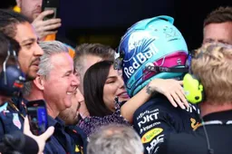 Verstappen blij met laissez-faire Red Bull: 'Gevochten met Pérez'