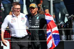 Hamilton se sincera sobre la decisión de Bono: "Me encantó seguir con él"