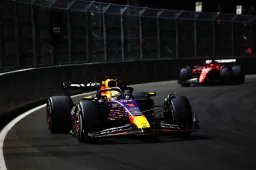 Abiteboul prijst Red Bull: 'Coureurs vechten niet meer met Verstappen'