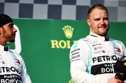 Nico Rosberg: "Dat is een zwakte van Lewis en Valtteri profiteerde ervan"