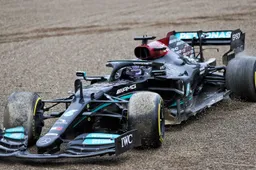 Zoveel tijd verloor Hamilton per ronde door de schade na het duel met Verstappen