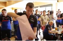 KIJKEN Trotse papa Kvyat in zonnetje gezet bij Toro Rosso