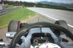Lewis Hamilton VALT UIT in de Oostenrijkse Grand Prix