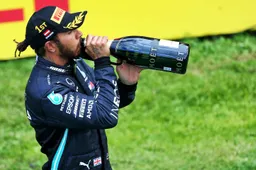 Brawn waarschuwt concurrentie: ''Mercedes reed niet eens op de kerbs''