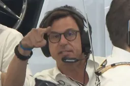 Zo viert Wolff de inhaalactie van Hamilton op Verstappen