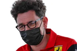 Ferrari-teambaas verbolgen: "Snap niet waarom Verstappen niet bestraft is"