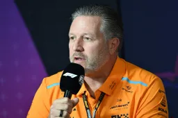 Zak Brown si scaglia contro Horner: "La situazione in Red Bull è instabile".