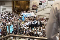 Video: Mercedes viert wereldtitel met Petronas in Kuala Lumpur