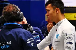 Albon gefrustreerd na terugkeer in Singapore: 'Ik moet er naar kijken'