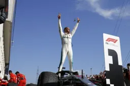 Hamilton: Mercedes can't keep "bluffing" in fight with Ferrari