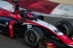 Bent Viscaal na tweede tijd bij F2-test: "Het is gewoon een beest van een auto"