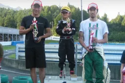 Elfjarig meisje met ongekend talent stapt in F3 wagen...