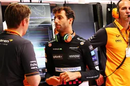 Ricciardo visto alla Mercedes a Singapore: pilota di riserva nel 2023?