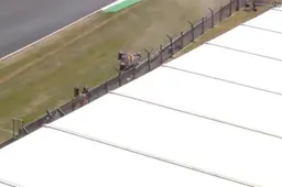 CRASH: Verstappen zet zijn RB14 in de muur tijdens VT2 Silverstone