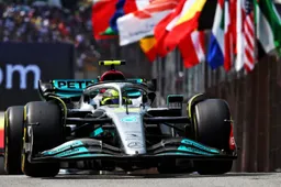 Hamilton reageert op incident met Verstappen: 'Je weet hoe het is met Max'