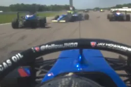 Terrifying crash in the US, everyone without serious injuries
