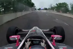 Marco Andretti laat zijn vaardigheden in de regen zien
