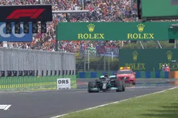 Everyone stops for slicks, Hamilton left alone on the grid!