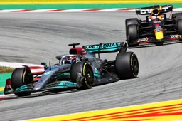 Prachtig duel Verstappen en Russell door DRS-problemen bij de Nederlander