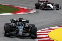 Russell explica el choque con Hamilton: "Nada fue culpa de ninguno"