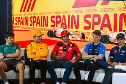 Pilotos jóvenes admiran al "viejo" Alonso: "Él es único"