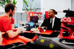 Lewis Hamilton bij Ferrari: Dit zijn de eerste videobeelden uit Maranello!