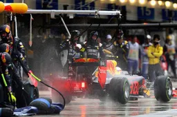 In beeld: De regenrace van Max Verstappen