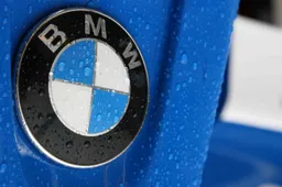 BMW könnte in die Formel 1 einsteigen, um mit deutschen Konkurrenten zu konkurrieren.