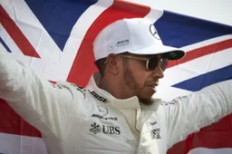 Kijk mee: zó vierde Mercedes-team de titel