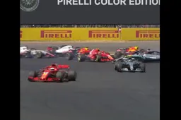 Terugblikken naar vorig jaar: Raikkonen die Hamilton van de baan rijdt