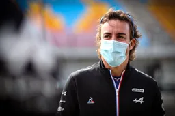Alonso heeft vertrouwen in Verstappen: 'Hij heeft de juiste aanpak in titelstrijd'
