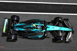 Alonso ziet Mercedes weglopen: 'Aan ons om nu te verbeteren'