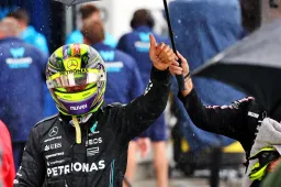 Arnoux glaubt nicht, dass Hamilton mit Ferrari den Titel gewinnen wird: "Zu alt