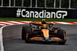 Norris ineens naar leidende positie in regen, Verstappen haalt Russell in
