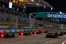 F1 Today | Hamilton arrives in Maranello, Williams to film in Bahrain