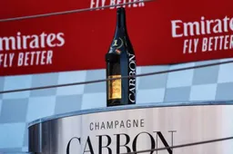 Waarom er een replica van een champagnefles in de fabriek van Alfa Romeo staat