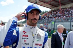 Ricciardo rebukes Villeneuve again: 'I don't talk s**t about others'