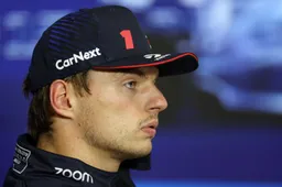 Verstappen gaat voor weinig risico in bocht 1: ‘Daarna nog een lange race'