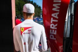 Teambazen over Mick Schumacher: "Kan heel goed omgaan met de druk"