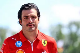 Sainz muestra en Imola su nuevo look "a lo Pierluigi"