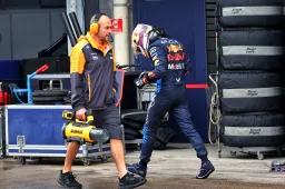 Verstappen witheet na kwalificatie in Brazilië: ‘Dat is echt belachelijk!’